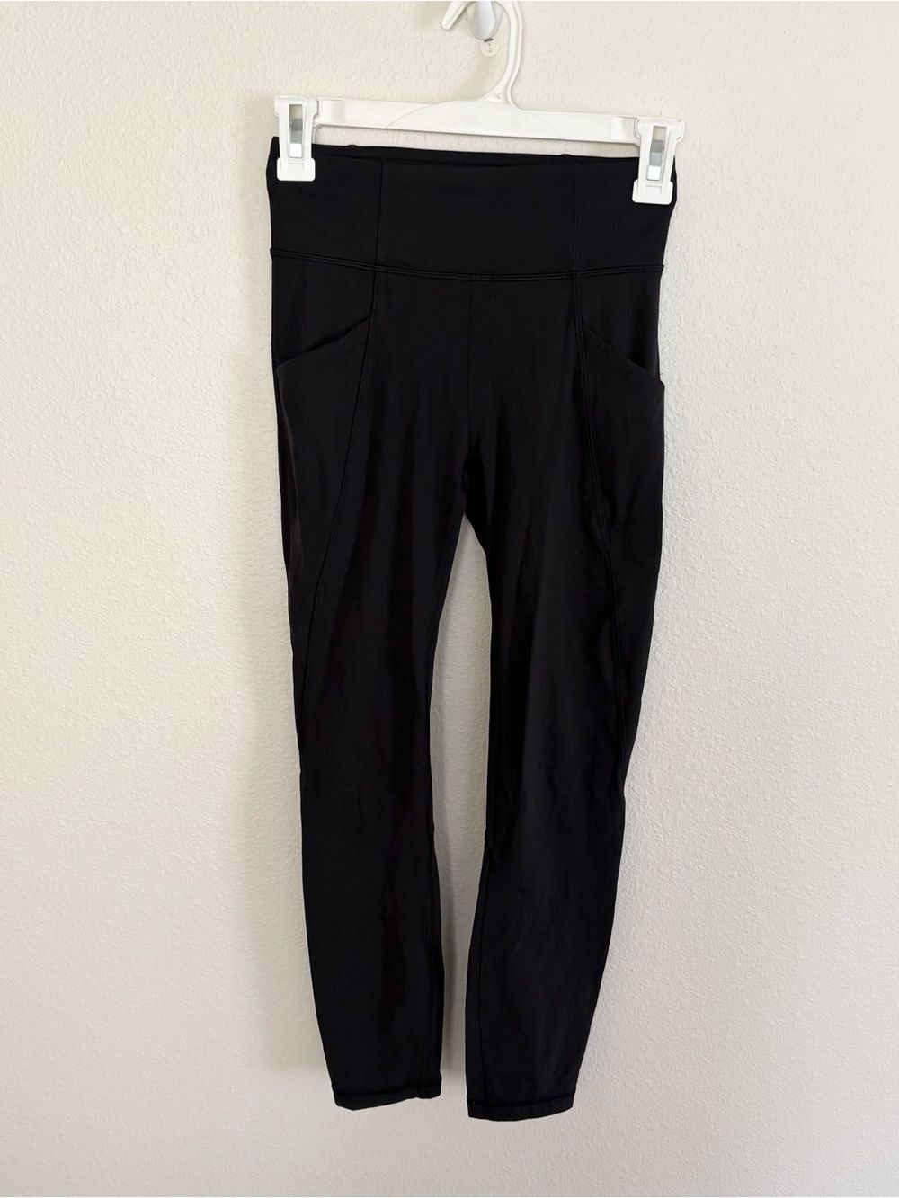 Lululemon Women's Black Time To Sweat Crop Leggings Pockets Stretch Size 2